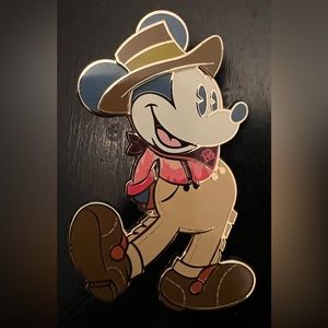 Disney Limited Edition Jumbo Mickey Pin